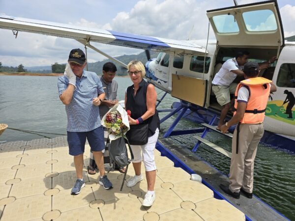 Our clients arriving by Cinnamon Air seaplane at Castlereagh Lake.