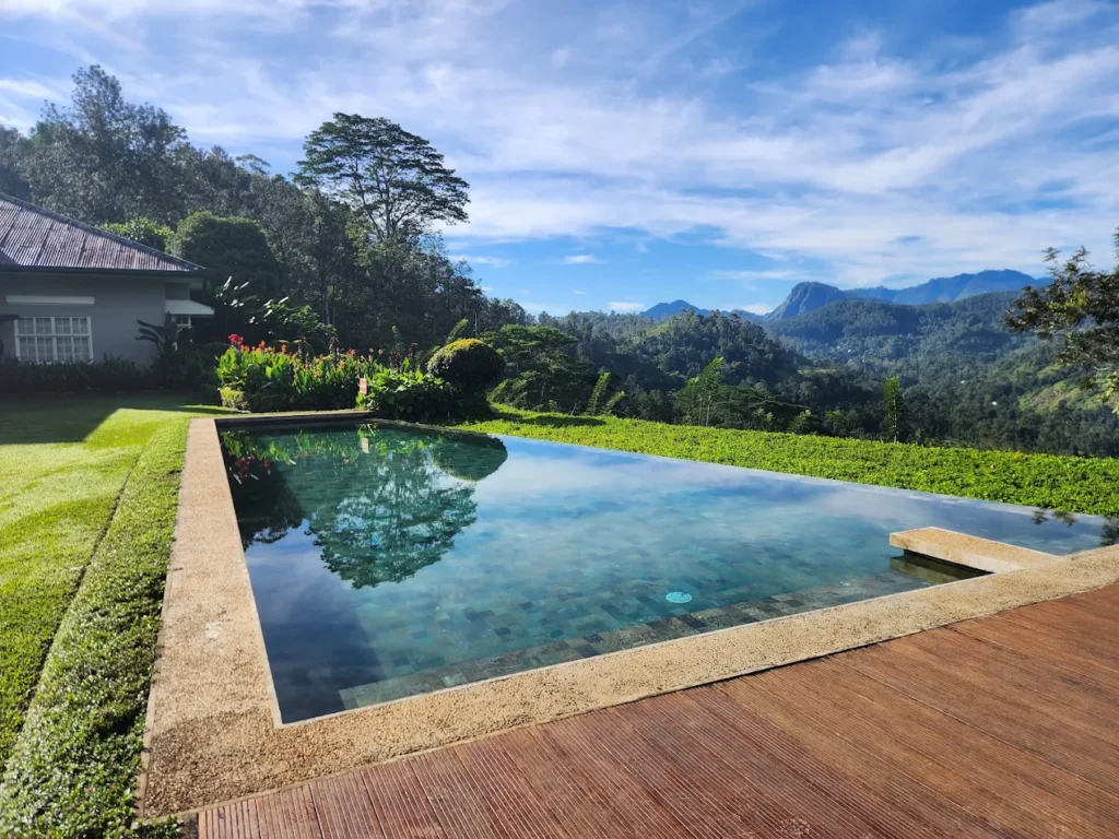 Nine Skies bungalow with a swimming pool and landscaped garden in Ella.