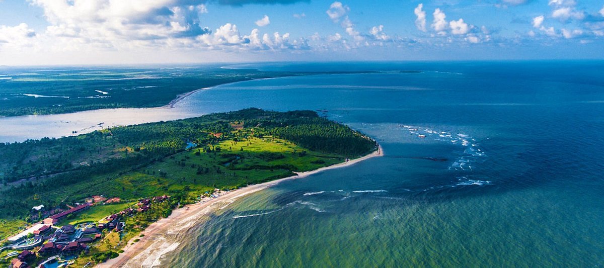 Aerial view of Passikudah’s curved coastline, lagoon and turquoise eastern waters.