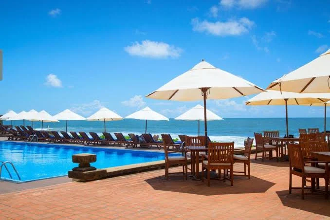 Swimming pool at Galle Face Hotel Colombo