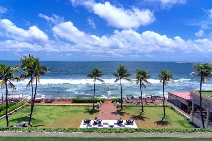 Oceanfront lawn at Galle Face Hotel Colombo