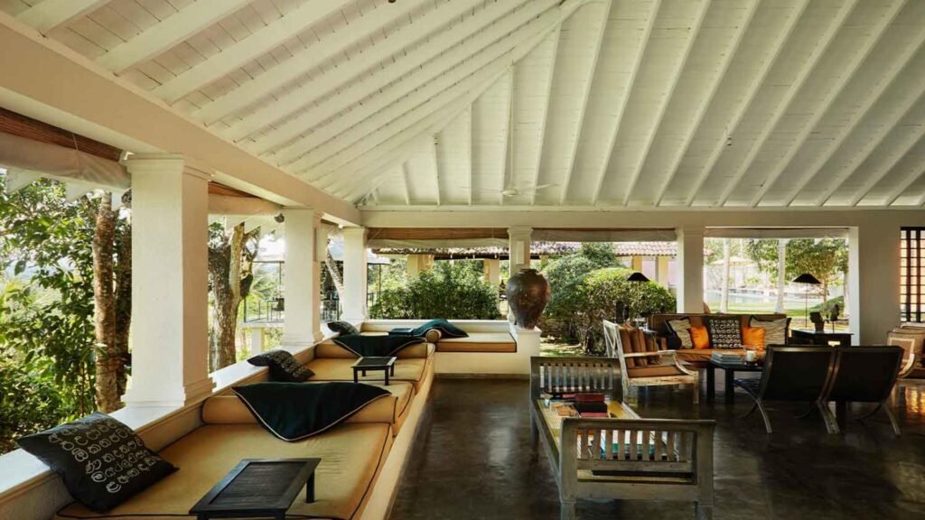 Open-air lounge at Kahanda Kanda