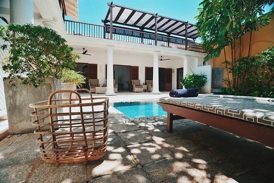 Courtyard pool and lounge at 32 Middle Street Galle Fort