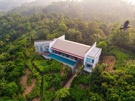 Aerial view of Villa Vista surrounded by lush greenery in Sri Lanka